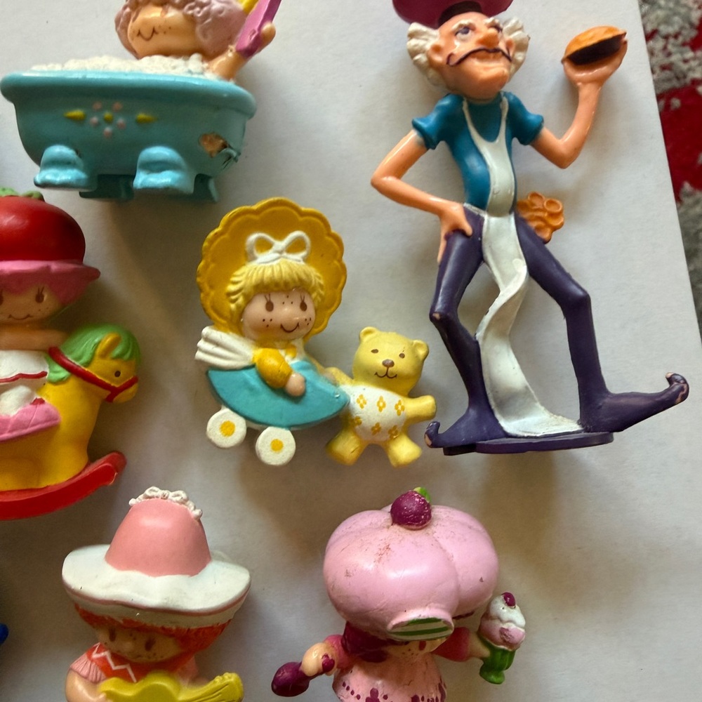 1982 Vintage Strawberry Shortcake Toy Collectibles- Lot of 13 - Picture 4 of 4